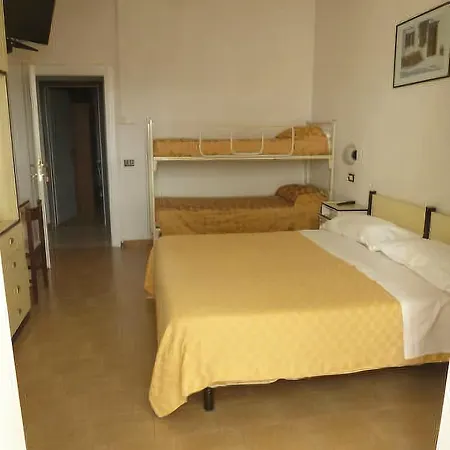 Aquila Hotel 2*