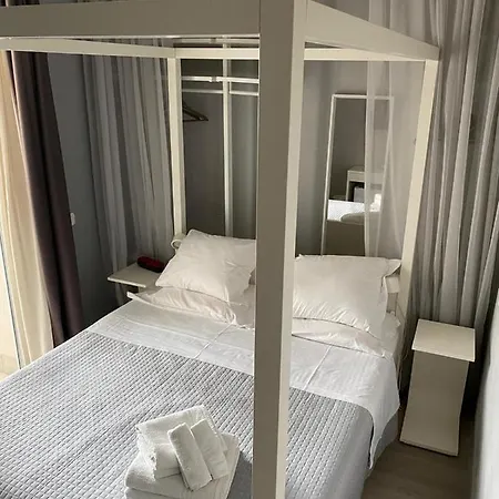 Aquila Hotel 2*