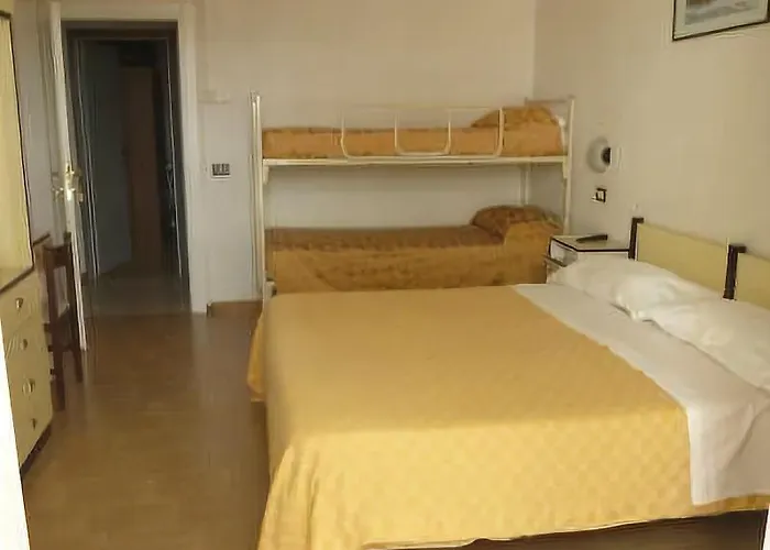 Aquila Hotel 2*