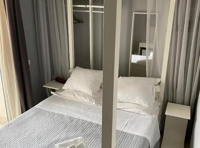 Aquila Hotel 2*