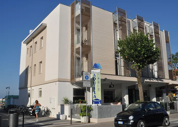 Aquila Hotel 2*